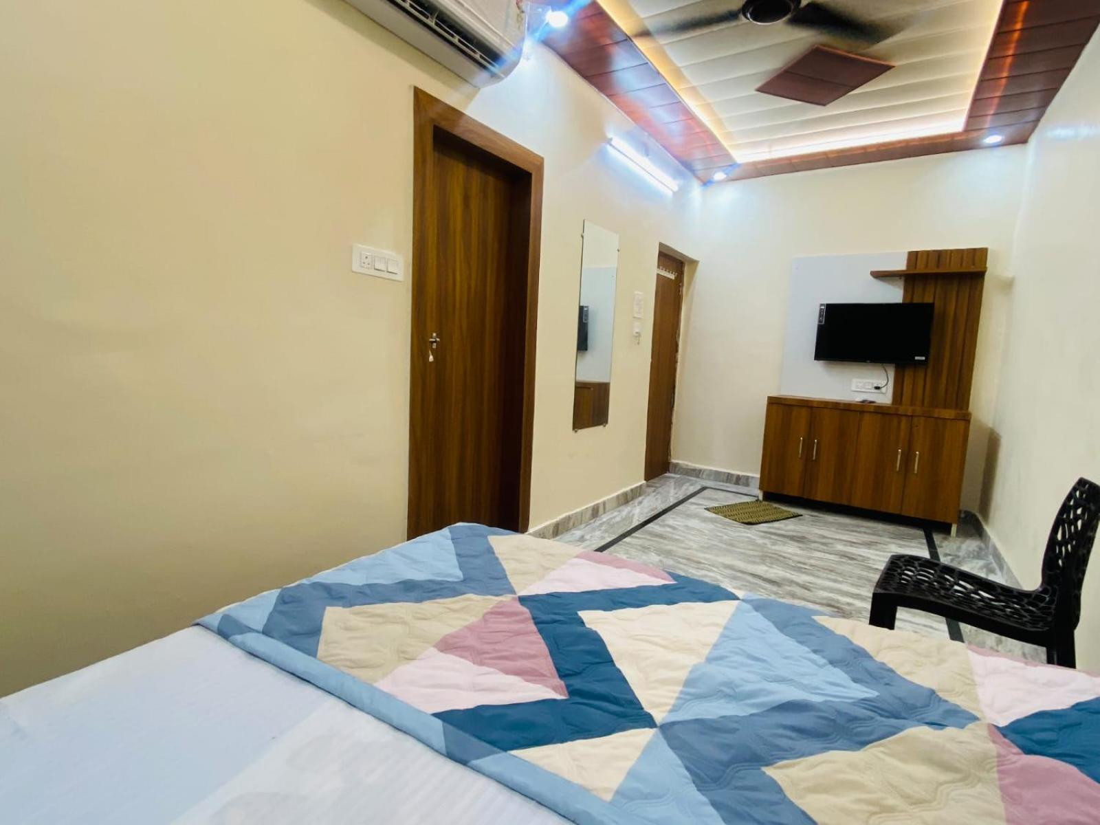 The Raman Palace- A Budget Hotel Mathura Ngoại thất bức ảnh