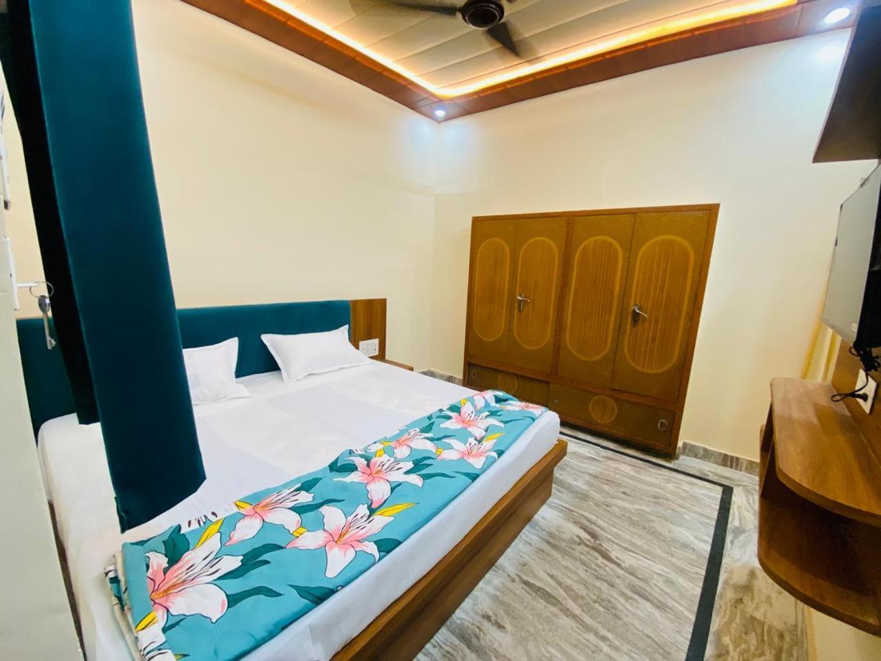 The Raman Palace- A Budget Hotel Mathura Ngoại thất bức ảnh