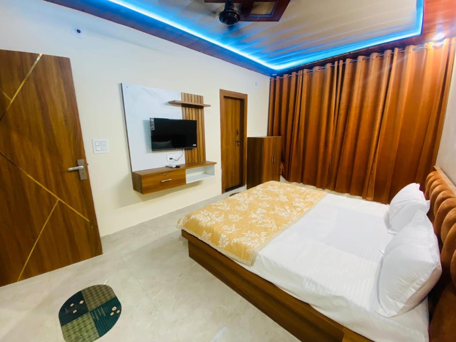 The Raman Palace- A Budget Hotel Mathura Ngoại thất bức ảnh