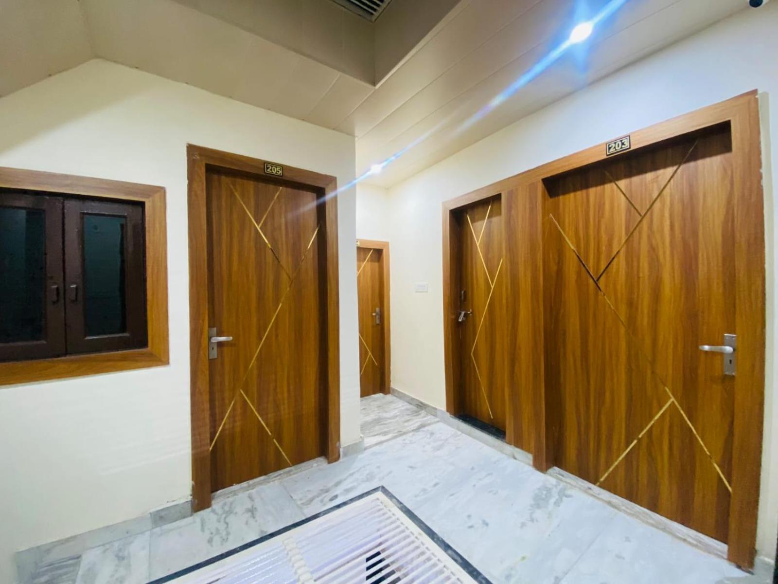 The Raman Palace- A Budget Hotel Mathura Ngoại thất bức ảnh