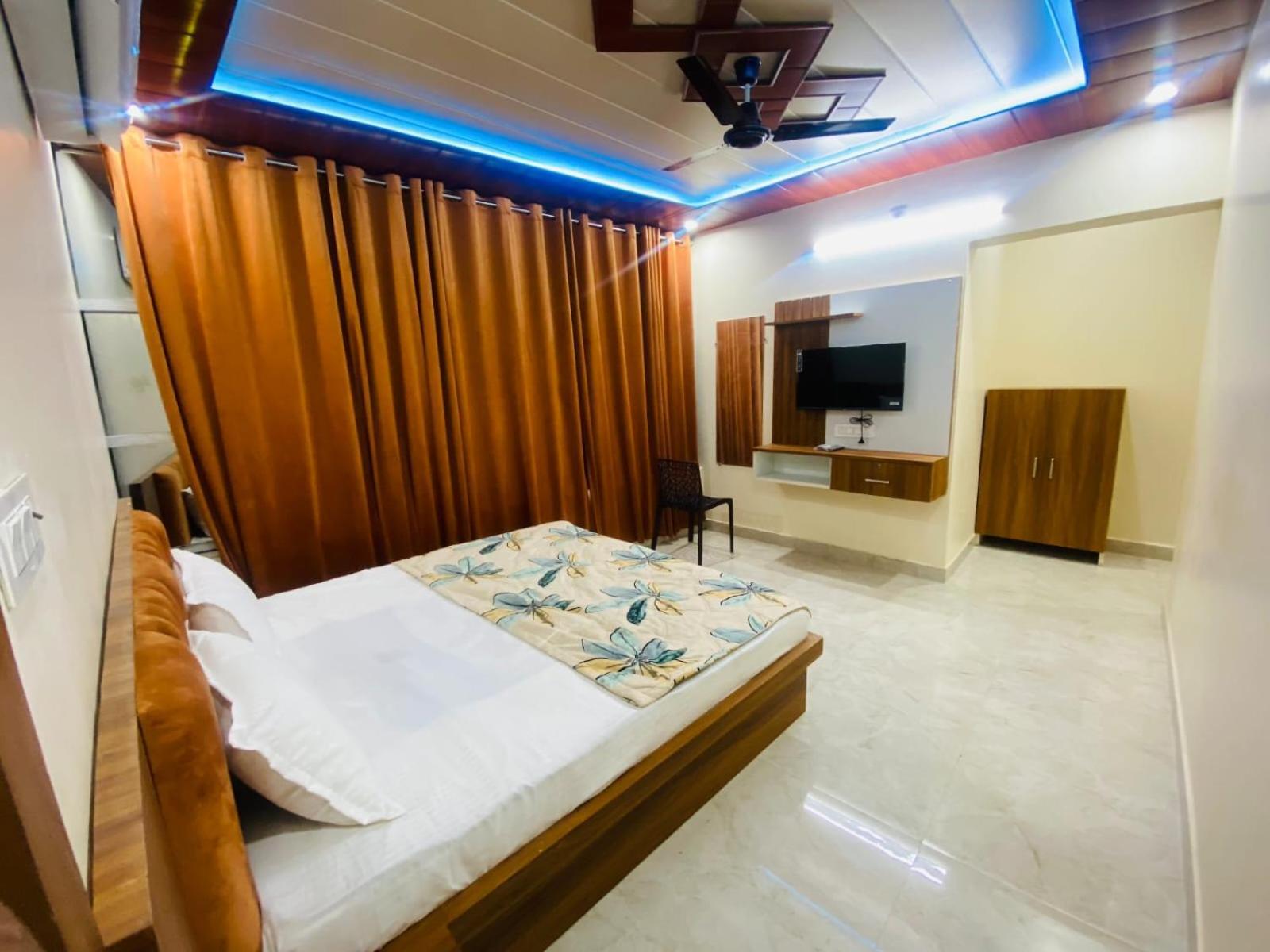 The Raman Palace- A Budget Hotel Mathura Ngoại thất bức ảnh