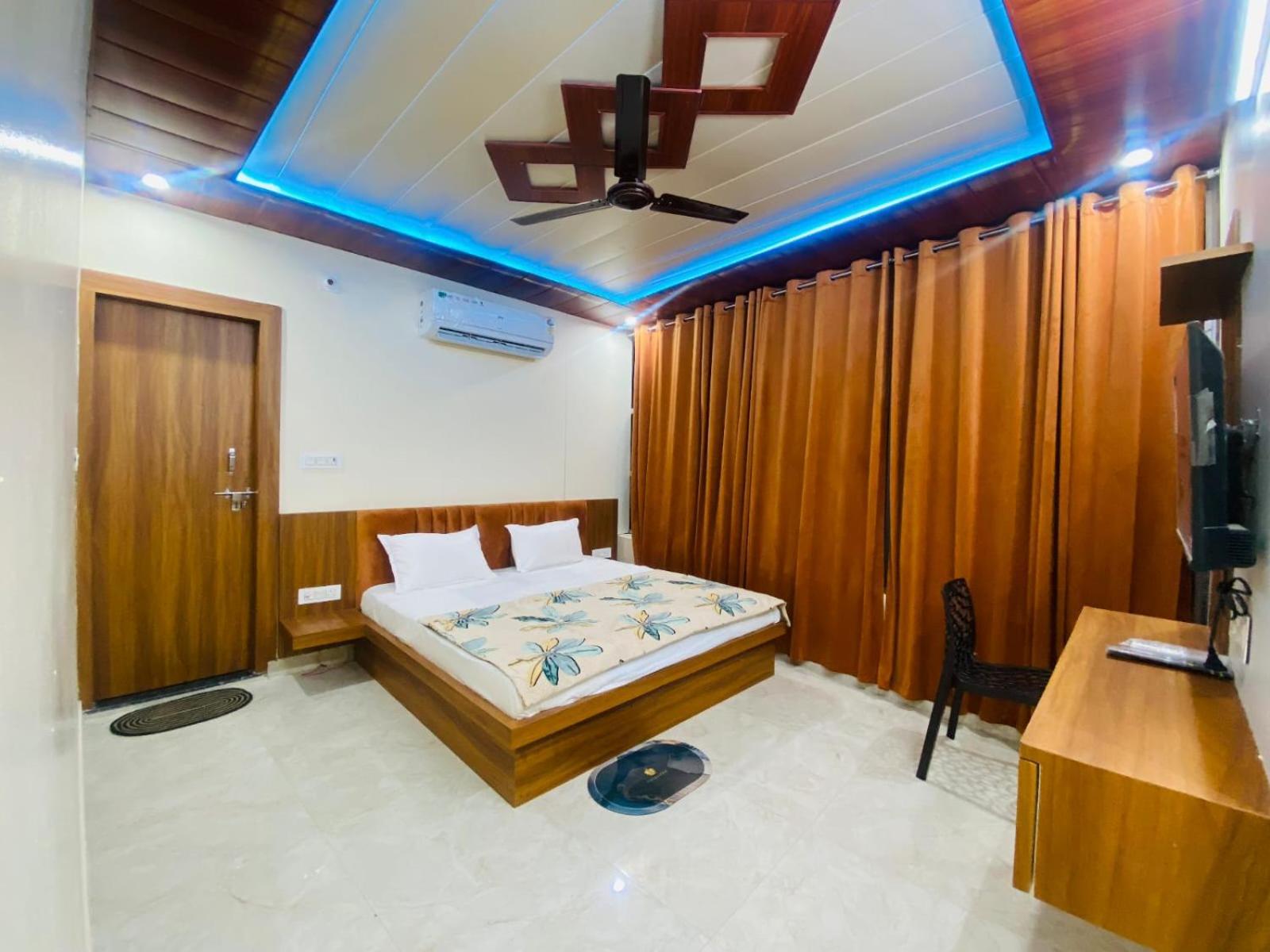 The Raman Palace- A Budget Hotel Mathura Ngoại thất bức ảnh
