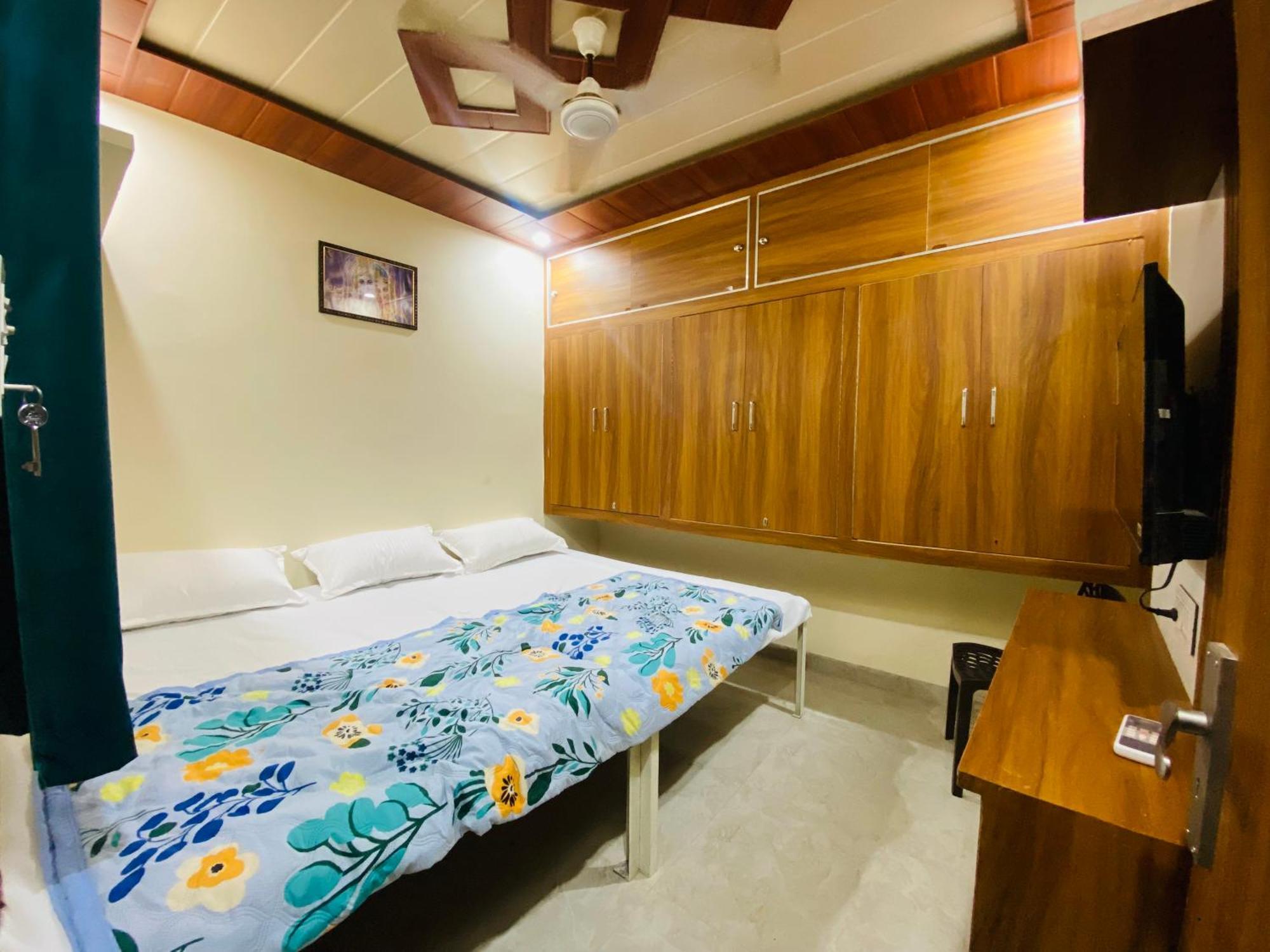 The Raman Palace- A Budget Hotel Mathura Ngoại thất bức ảnh